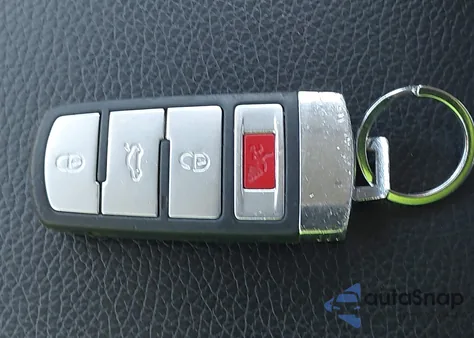 2007 Volkswagen Passat 2.0T/Wolfsburg z USA, uszkodzony, nr VIN WVWAK73C77P133014